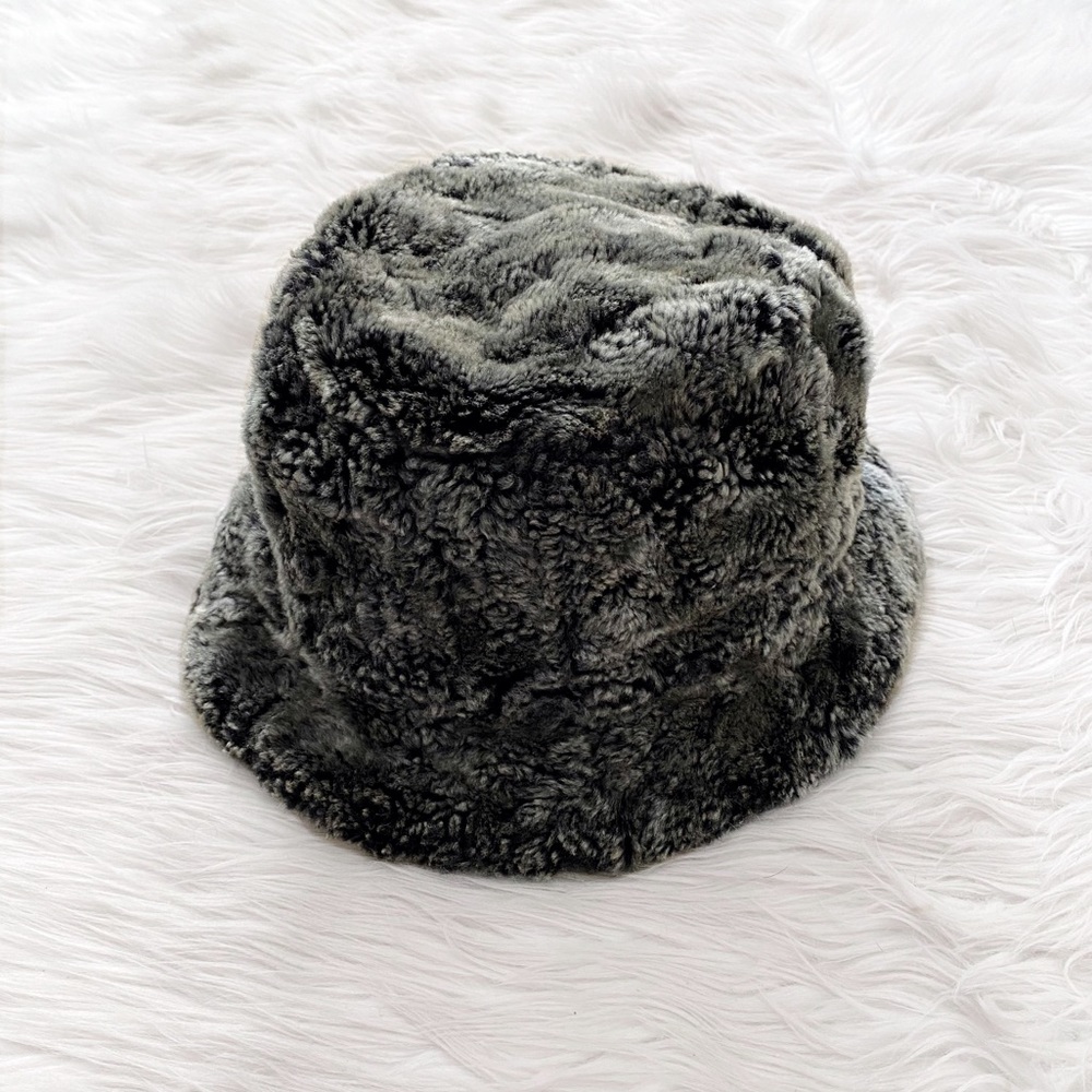 Vinatge Wilson’s Leather Gray Fur Faux Bucket Hat Y2K